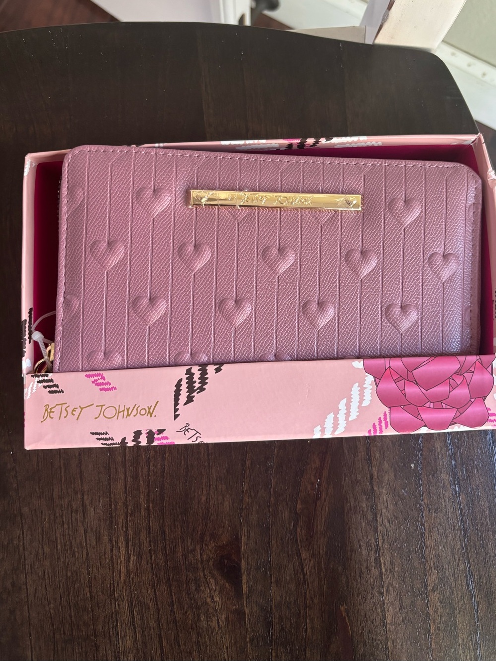 NWT Betsey Johnson Mauve Heart-Embossed Zip Wristlet NEW with Tags - Picture 4 of 13